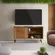 Rack Bancada Mobler Austin 1.36  TV 50" Cinamomo Mel Detalhes Perola Metalizado